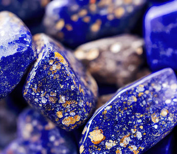 ESCULTURAS E ENTALHES EM LÁPIS-LAZÚLI: REVELANDO O POTENCIAL ARTÍSTICO