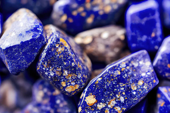 ESCULTURAS E ENTALHES EM LÁPIS-LAZÚLI: REVELANDO O POTENCIAL ARTÍSTICO