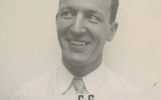 ÁGUA FRIA, CALOR INTERIOR: A HISTÓRIA DA ROUPA DE MERGULHO TÉRMICA DE HUGH BRADNER